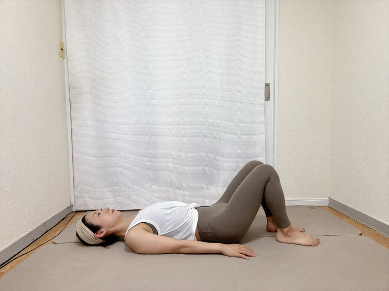 初心者でもできる簡単ヨガポーズ