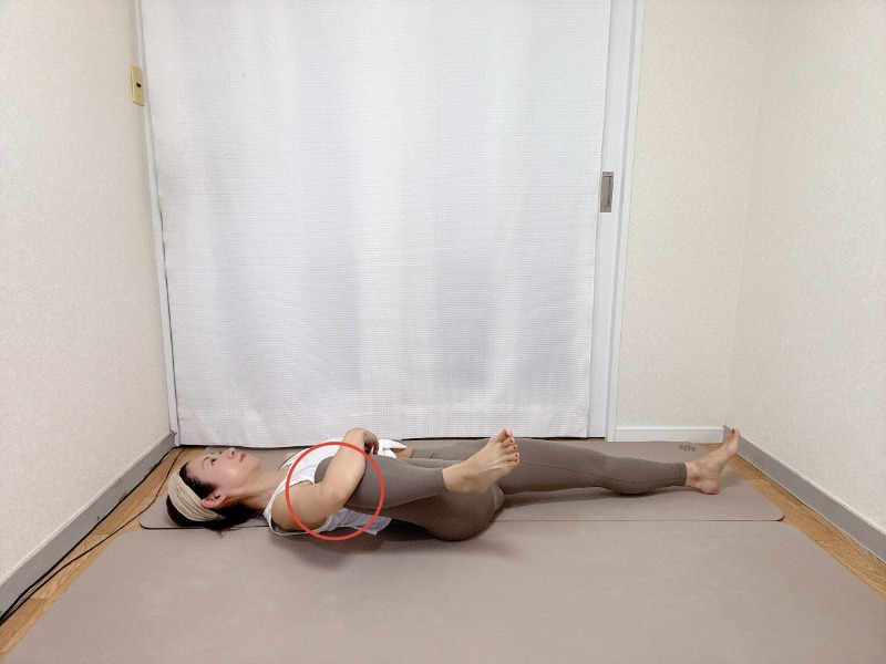 初心者でもできる簡単ヨガポーズ